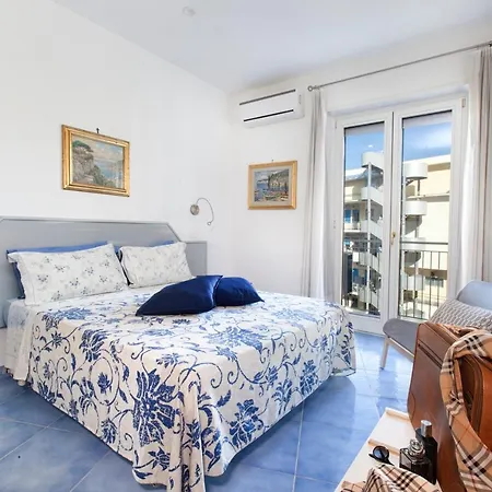 Cafiero Azure Flat