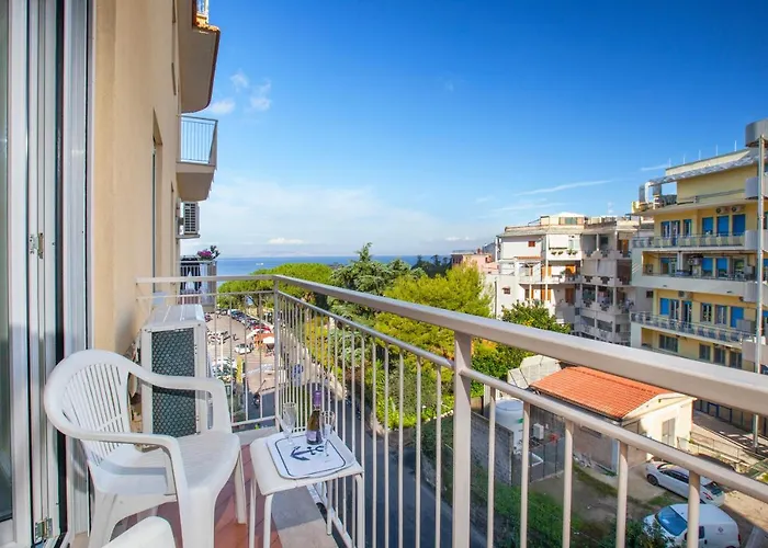 Cafiero Azure Flat Sorrento