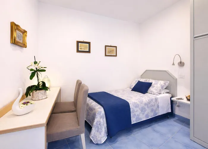 Cafiero Azure Flat شقة *